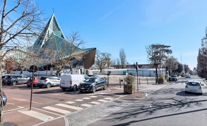 Local commercial · 210 m² · Cession de bail — photo 1