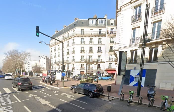 Local commercial · 147 m² · Location — photo 1
