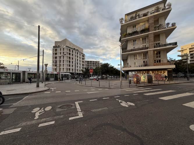 Local commercial · 157 m² · Location — photo 1