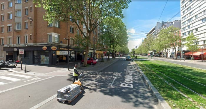 Local commercial · 54 m² · Location — photo 1