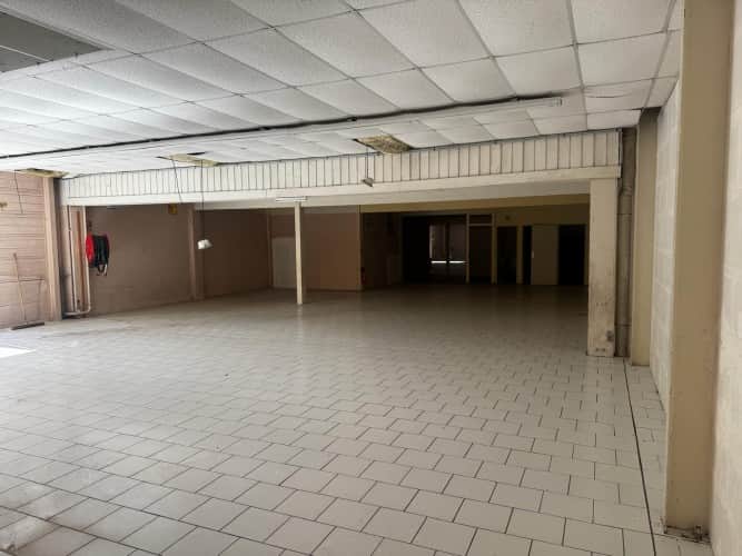Local commercial · 1121 m² · Location — photo 1