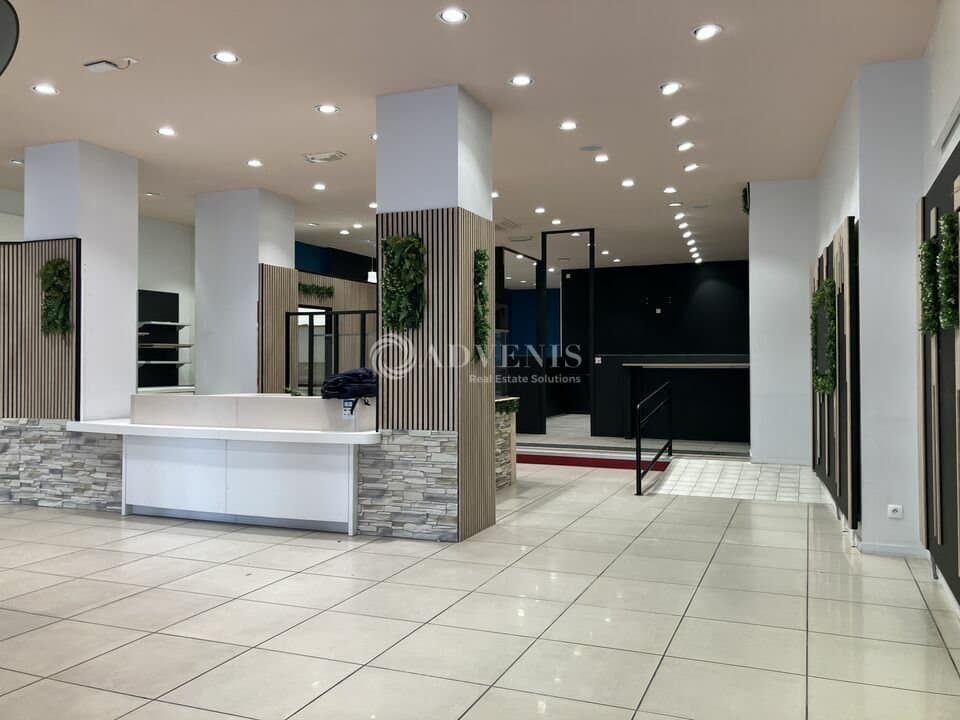 Local commercial · 300 m² · Location — photo 1
