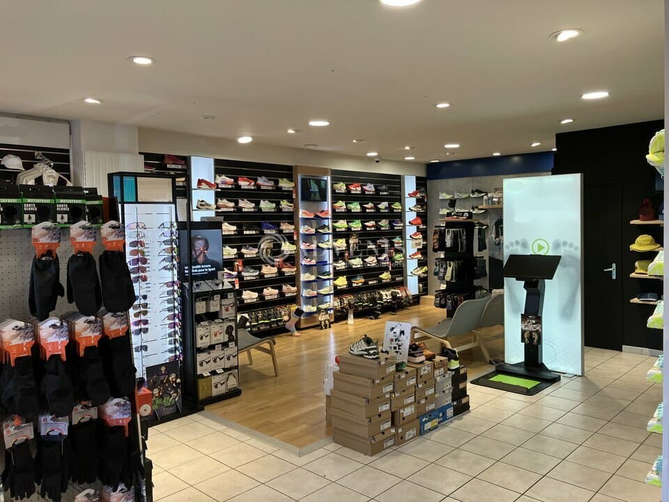Local commercial · 134 m² · Location — photo 1