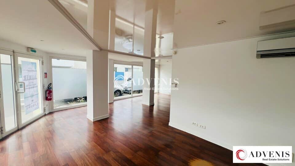 Local commercial · 98 m² · Location — photo 1