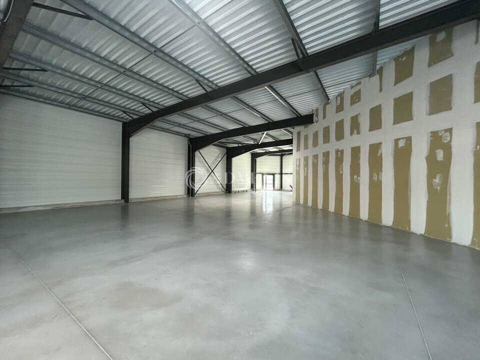 Local commercial · 579 m² · Location — photo 1
