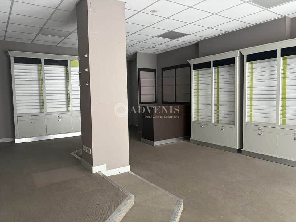 Local commercial · 48 m² · Location — photo 1