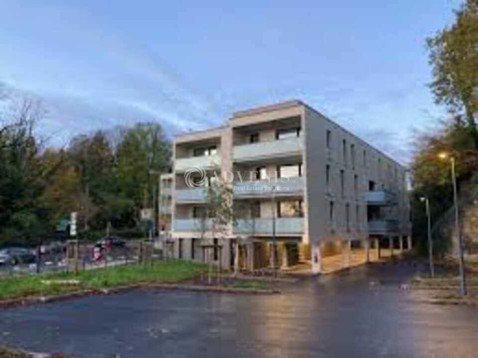 Local commercial · 114 m² · Achat des murs — photo 1