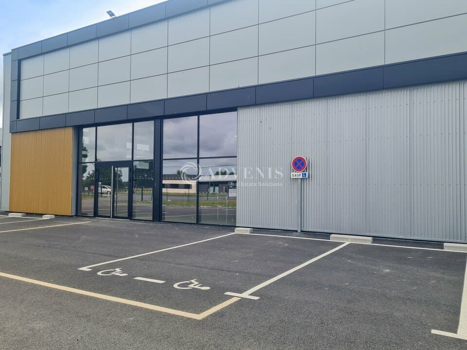 Local commercial · 1050 m² · Location — photo 1