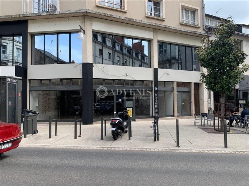Local commercial · 383 m² · Location — photo 1
