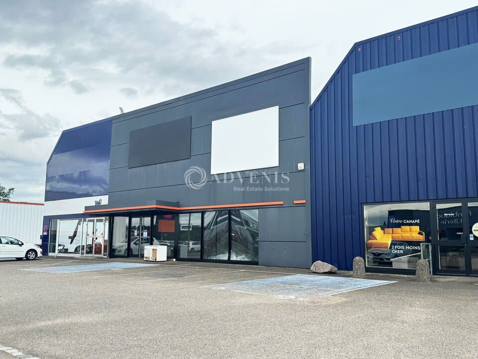 Local commercial · 477 m² · Location — photo 1