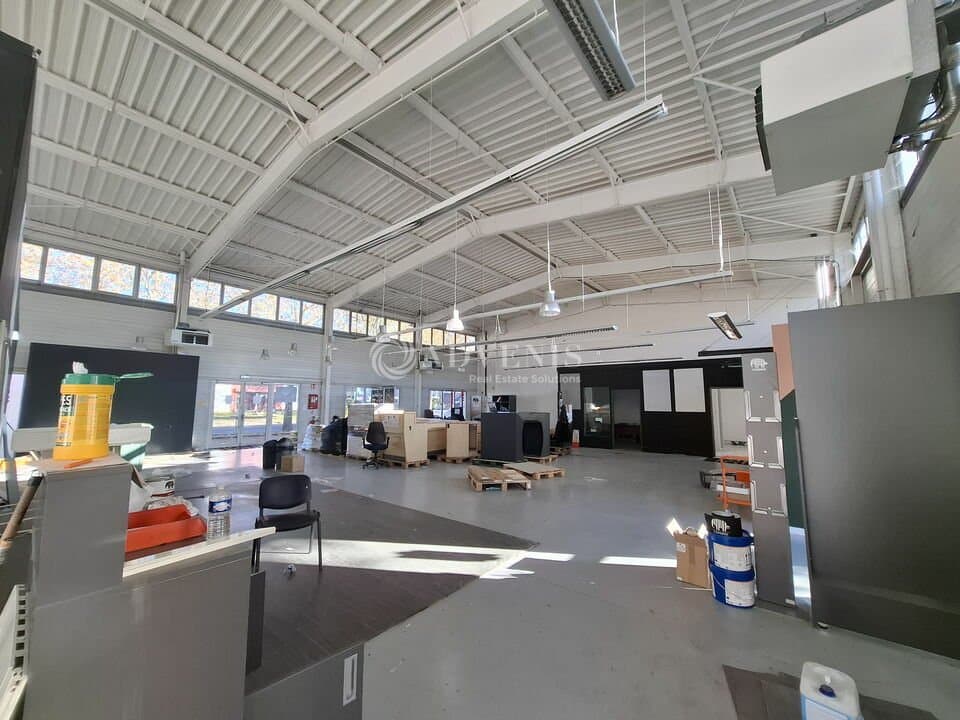 Local commercial · 1117 m² · Location — photo 1