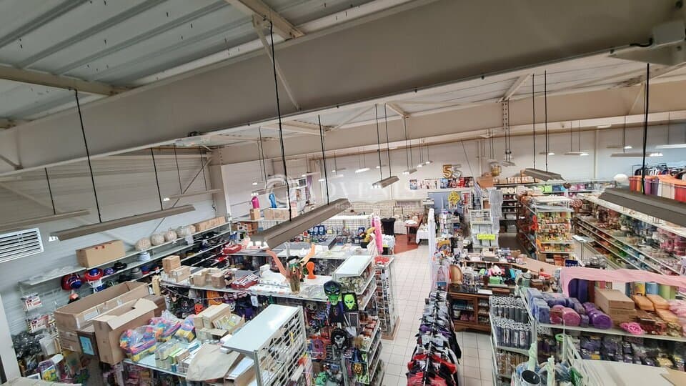 Local commercial · 436 m² · Location — photo 1