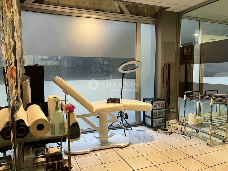 Local commercial · 72 m² · Location — photo 1