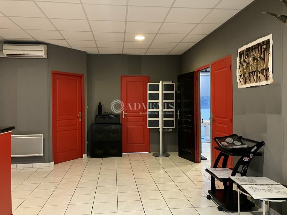 Local commercial · 72 m² · Location — photo 1
