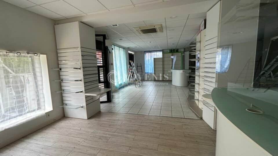 Local commercial · 113 m² · Location — photo 1