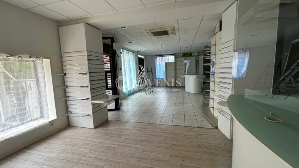 Local commercial · 113 m² · Location — photo 1