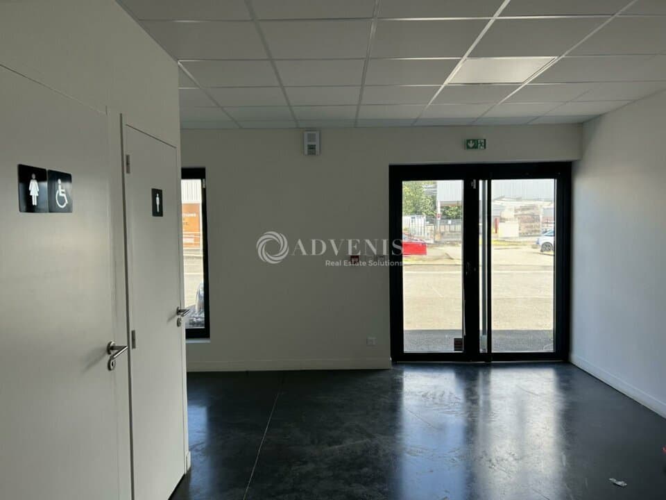 Local commercial · 235 m² · Location — photo 1