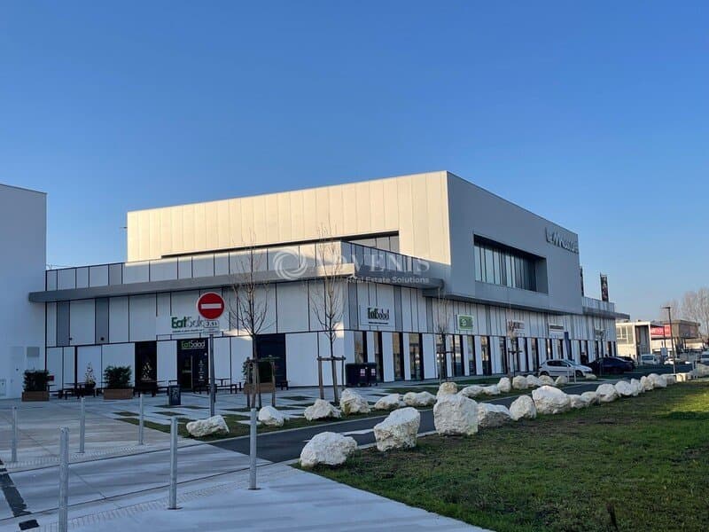 Local commercial · 651 m² · Location — photo 1