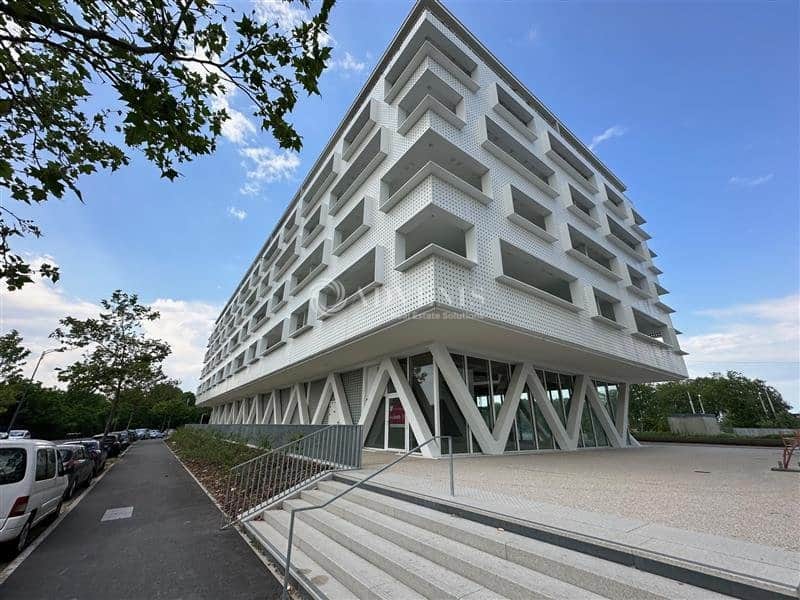 Local commercial · 418 m² · Location — photo 1