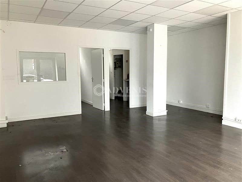 Local commercial · 54 m² · Location — photo 1