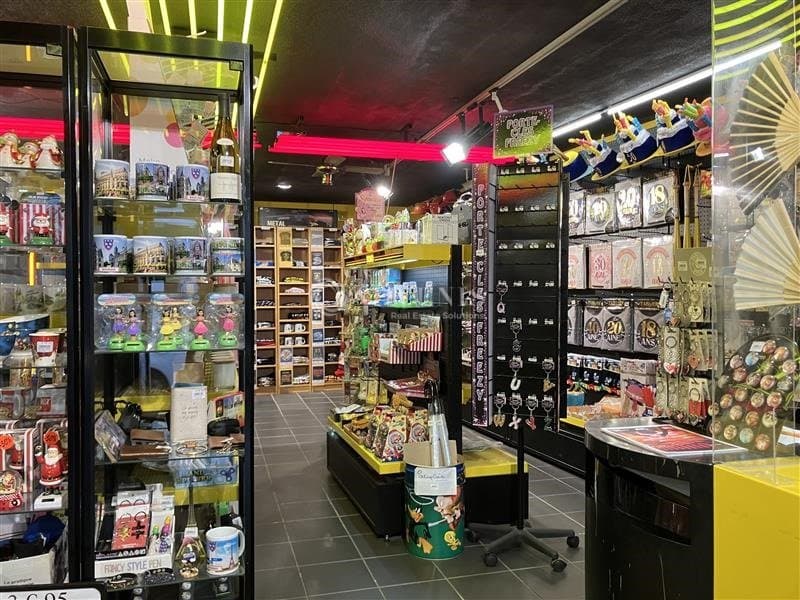 Local commercial · 214 m² · Location — photo 1