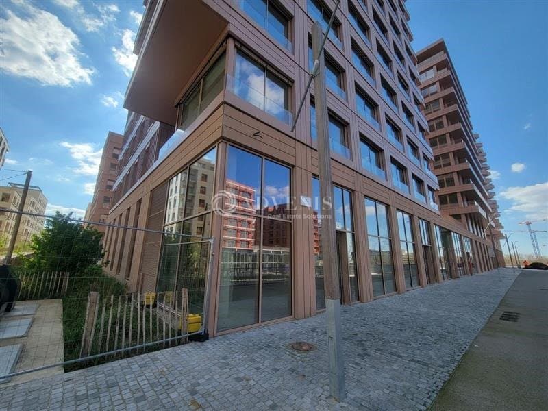 Local commercial · 75 m² · Location — photo 1