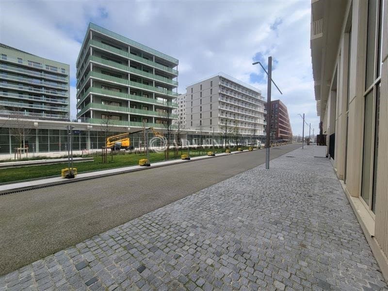 Local commercial · 262 m² · Location — photo 1
